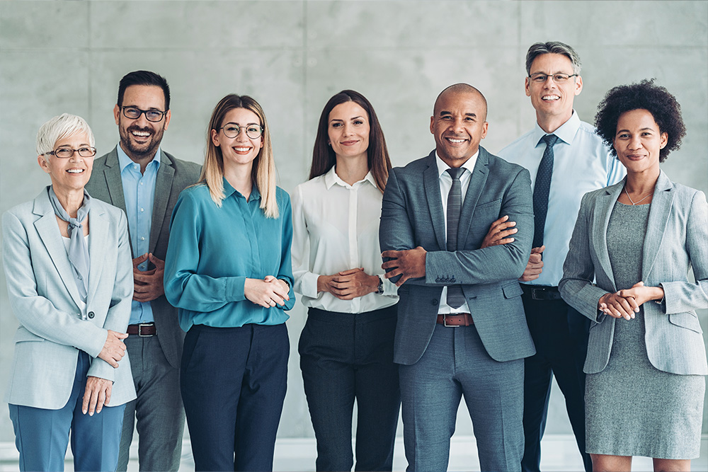 Bild zeigt 6 Ingenieure lachend.